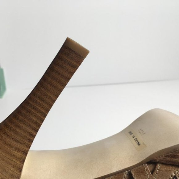 Guess By Marciano Natural Raise Pumps - Picture 7 of 10